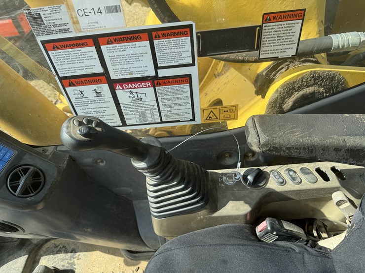 2015-komatsu-pc210-lc-image-14