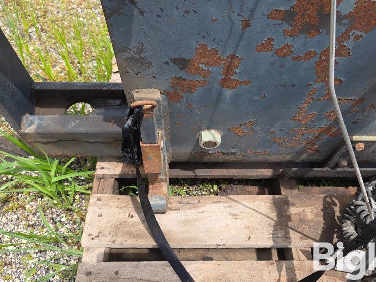 h-r-manufacturing-cat-3-w-navigation-system-image-13