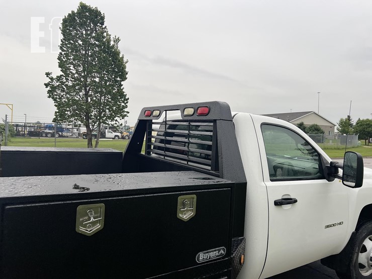 2011-chevrolet-3500hd-image-21