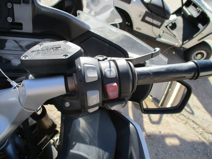 2018-bmw-r1200rt-motorcycle,-image-10