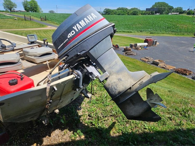 #2548-•-boston-whaler-boat-image-13