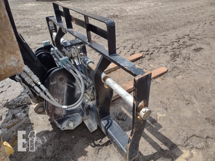 2021-caterpillar-tl1055-image-19