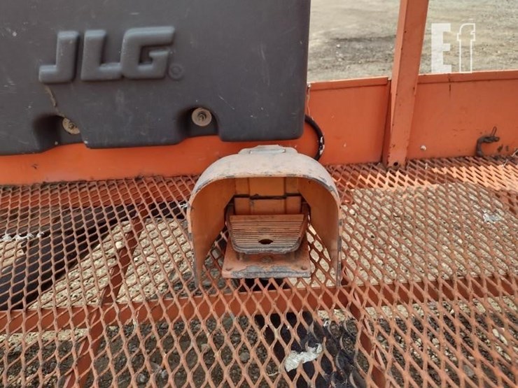 2015-jlg-740aj-image-24