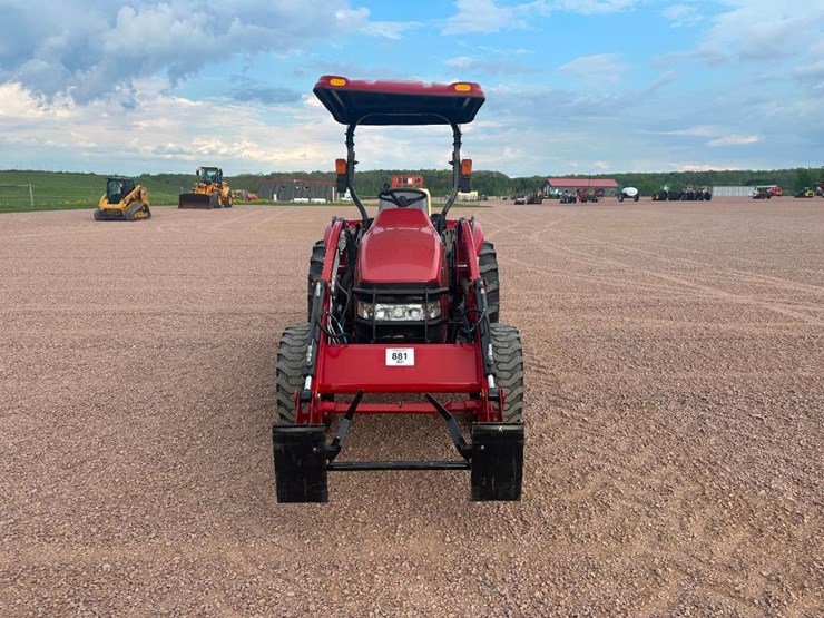 2011-case-ih-farmall-40-image-2