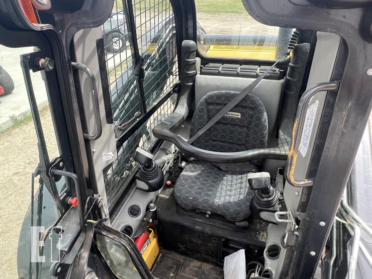 2017-new-holland-l228-image-6