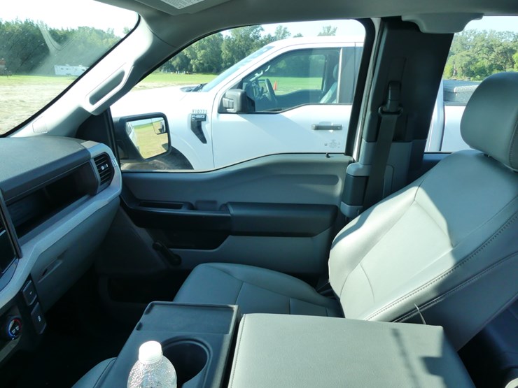 2022-ford-f150-xl-image-11