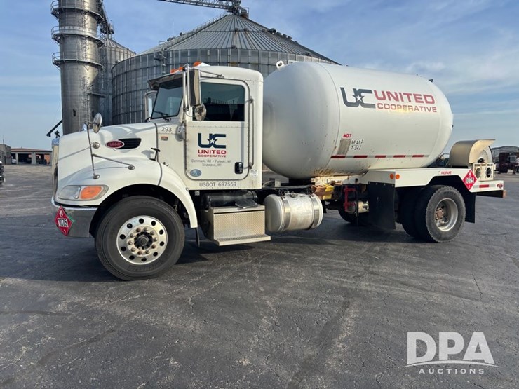 2013-peterbilt-337-image-2