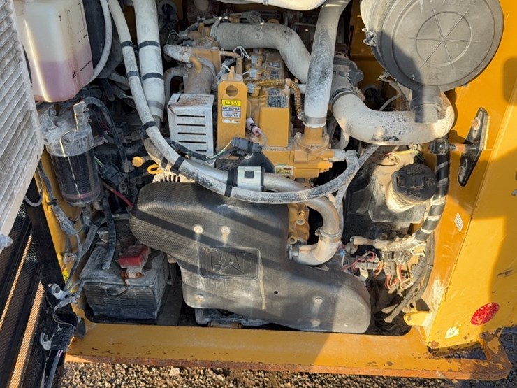 caterpillar-246d-image-11