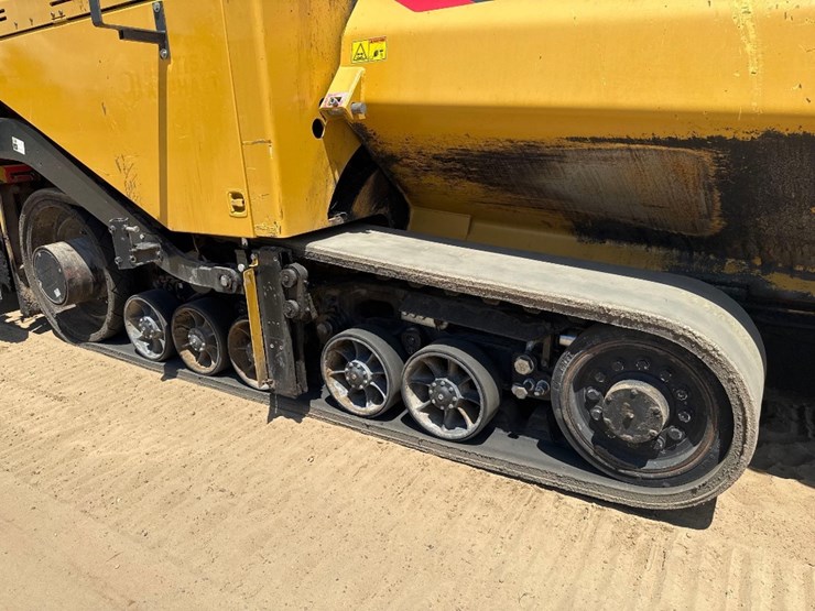 2015-caterpillar-ap-1055f-image-13