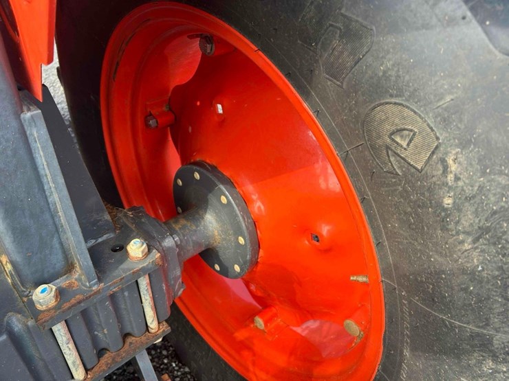 2015-kubota-m5660su-image-18