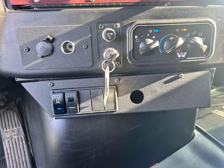 2021-western-star-4700sf-image-32