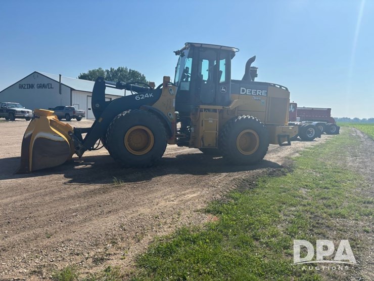 2015-deere-624k-image-14