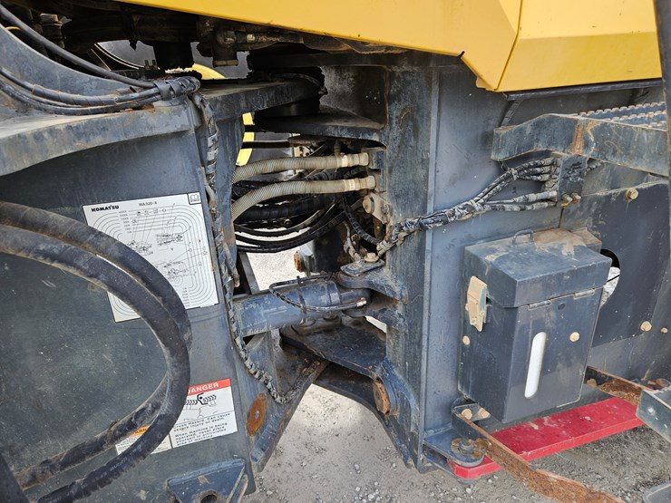 2018-komatsu-wa320-image-17