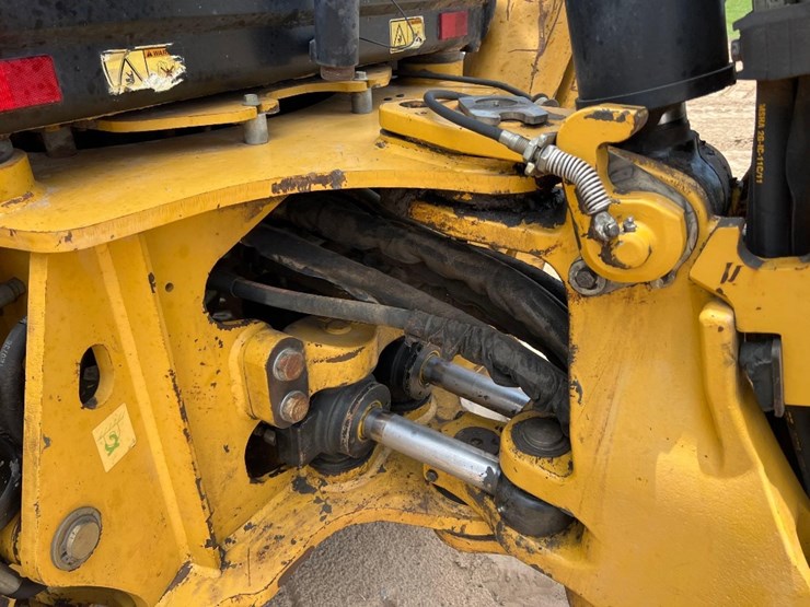 2013-caterpillar-420f-image-31