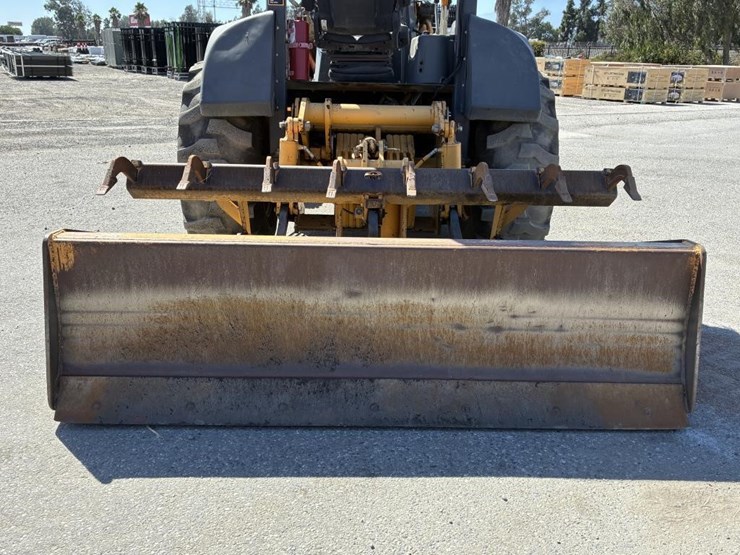 2015-deere-210k-ep-image-10