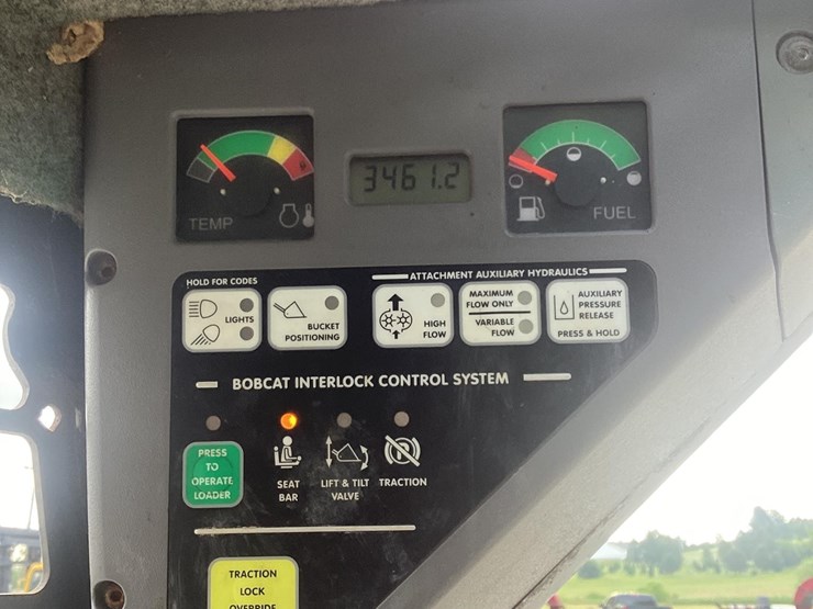 2004-bobcat-t300-image-20