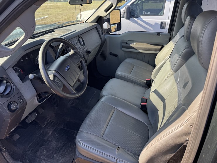 2016-ford-f350-xl-image-10