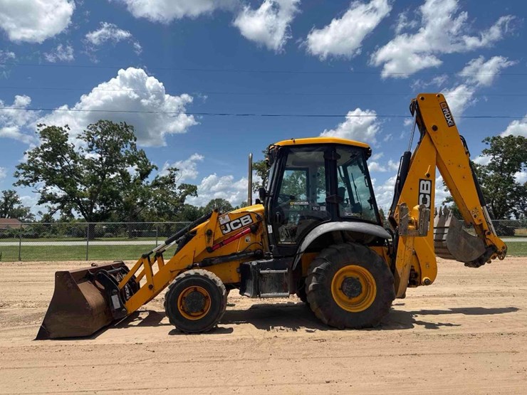 2017-jcb-3cx-image-1