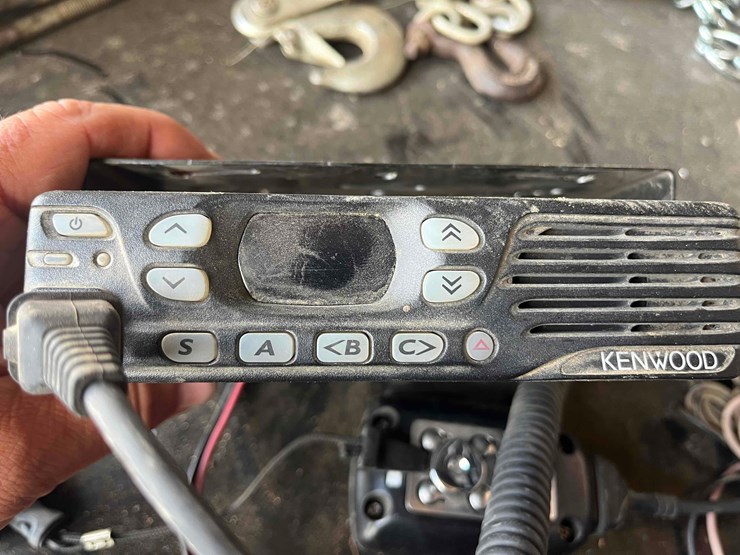 uhf-kenwood-radios-image-3