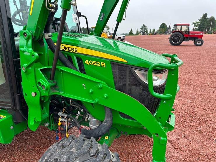 2018-john-deere-4052r-image-31