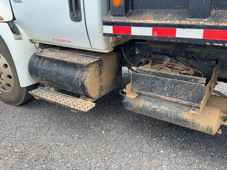 2006-international-durastar-4300-image-11