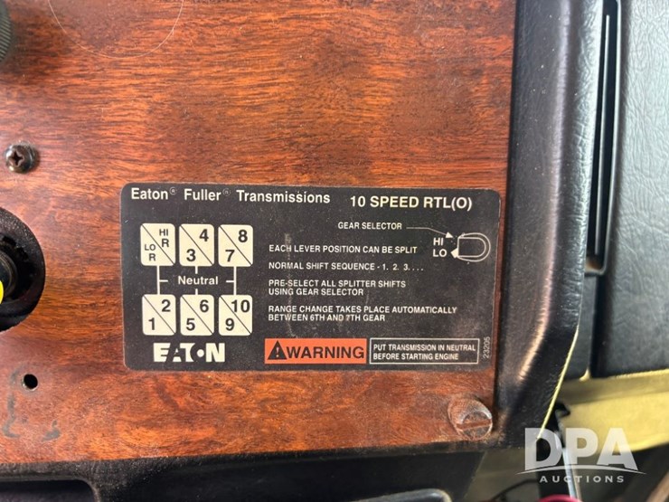 1996-peterbilt-377-image-86