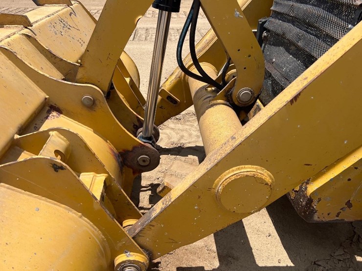 2013-caterpillar-420f-image-15