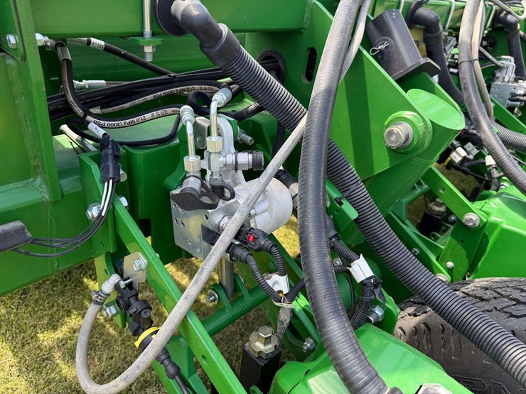 2014-john-deere-1770nt-image-15