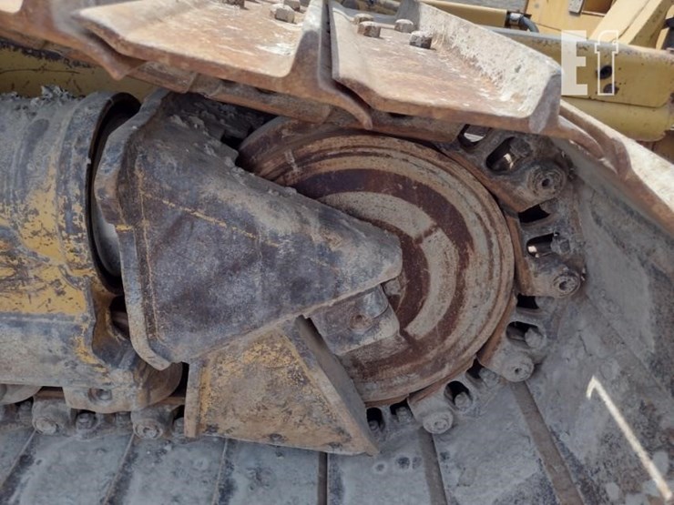 2010-caterpillar-d6n-lgp-image-36