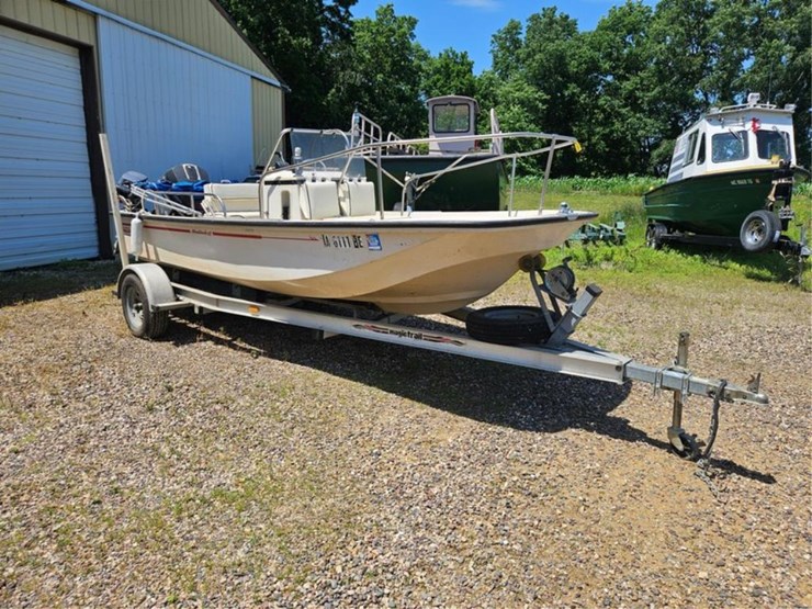 #2545-•-boston-whaler-montauk-17-fiberglass-boat-image-7