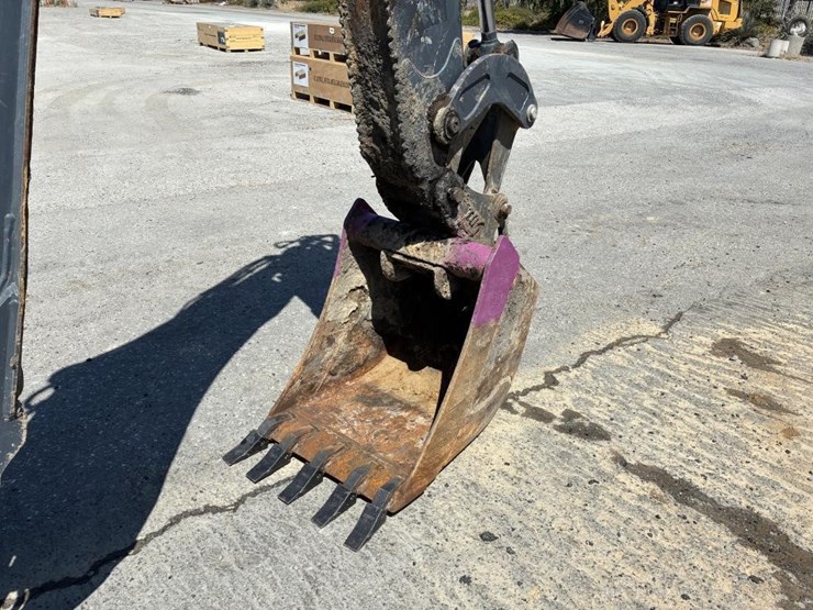2019-deere-310l-ep-image-12