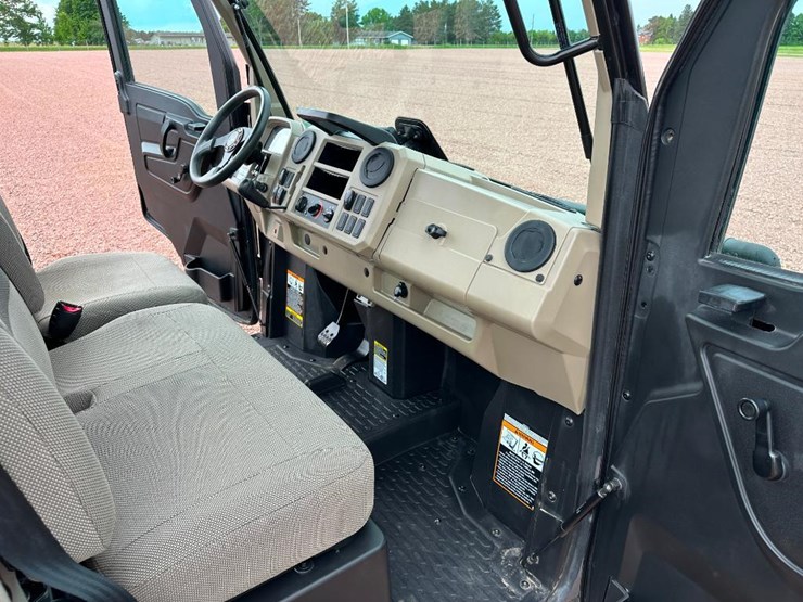 2022-john-deere-gator-image-29