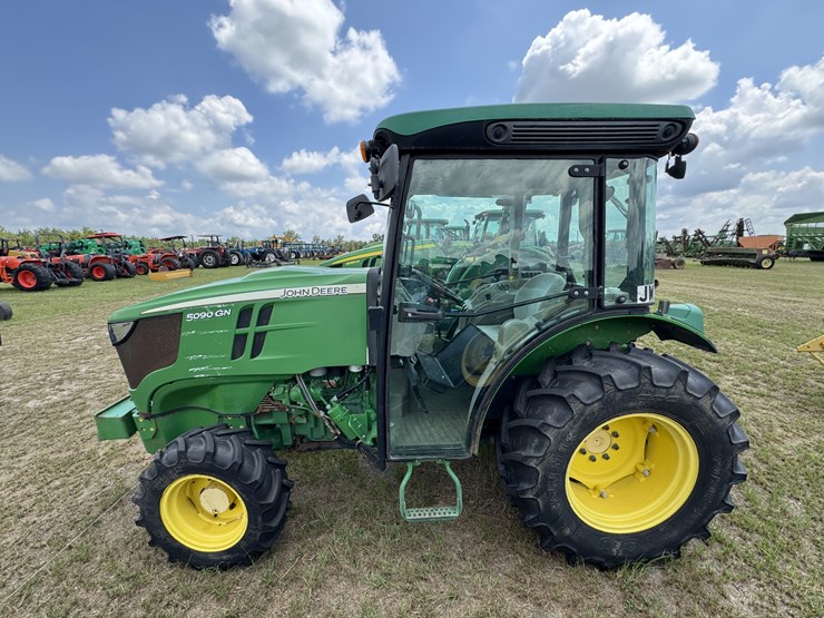 2017-john-deere-5090gn-image-10