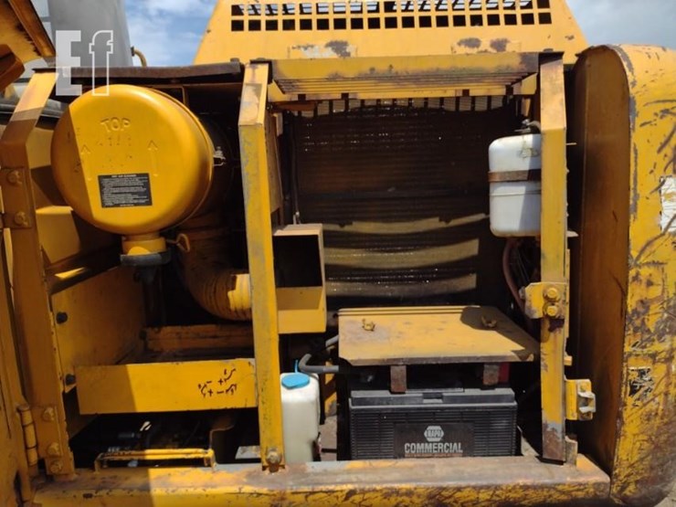 1992-deere-490e-image-43