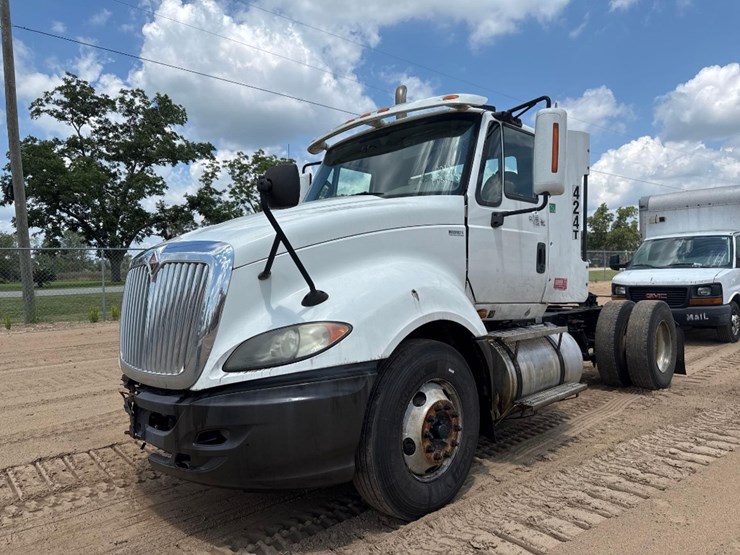 2011-international-prostar-image-2
