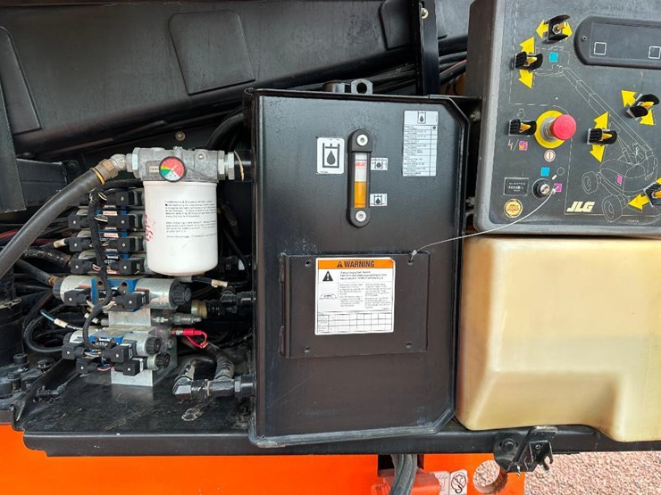 2008-jlg-600s-image-39