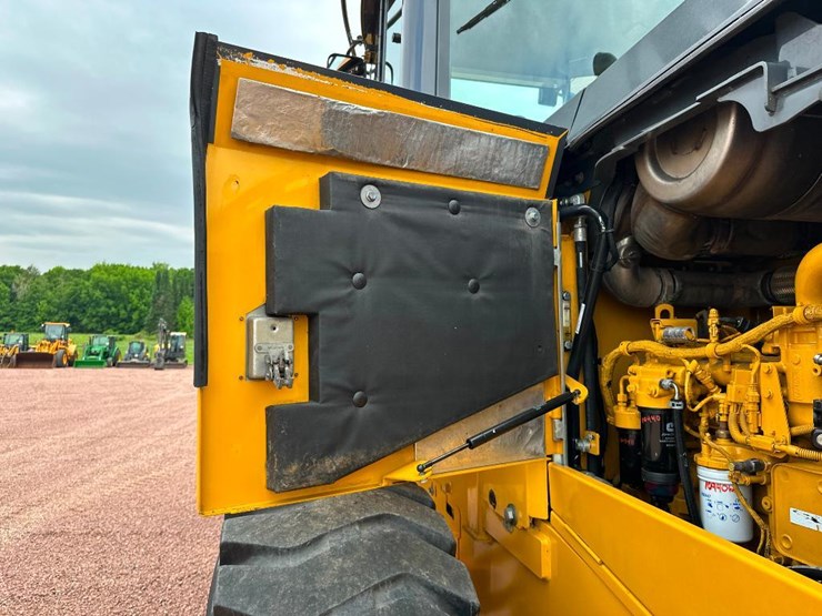 2018-deere-524kii-image-24