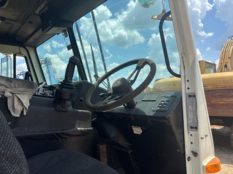 2014-mack-leu613-image-17
