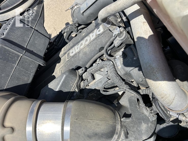 2020-peterbilt-567-image-28