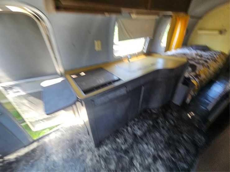 #2549-•-1972-airstream-sovereign-23973-camper-image-13