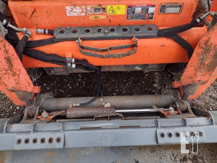 2016-kubota-ssv65-image-13