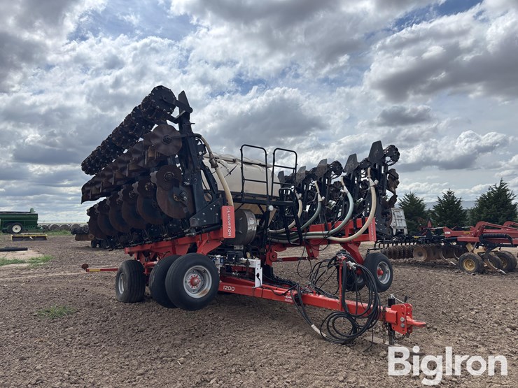 2014-kuhn-gladiator-1200-16r30-strip-till-machine-image-3