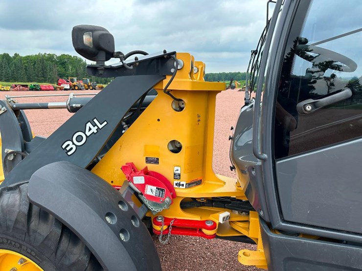 2017-deere-304l-image-30