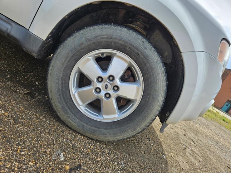 2011-ford-escape-image-26