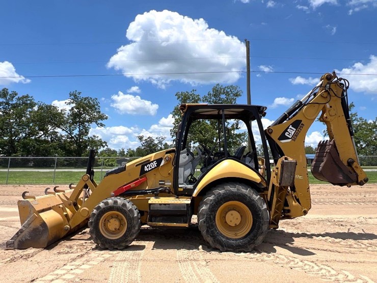 2013-caterpillar-420f-image-1