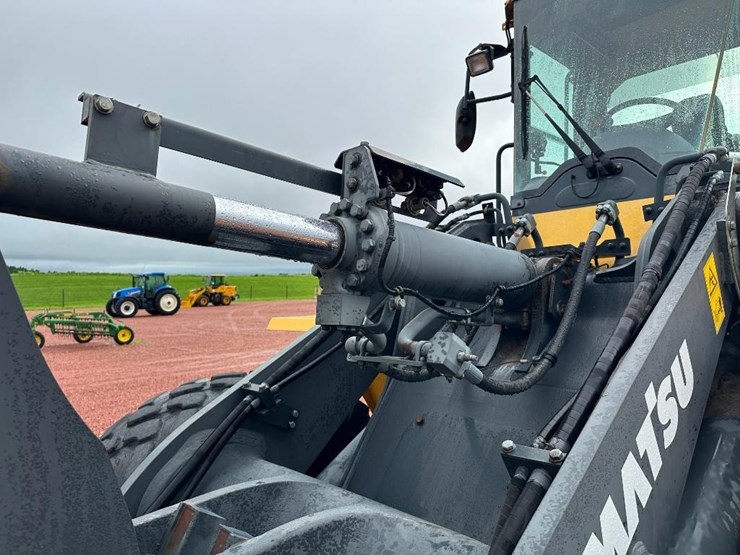 2013-komatsu-wa200pz-6-image-48