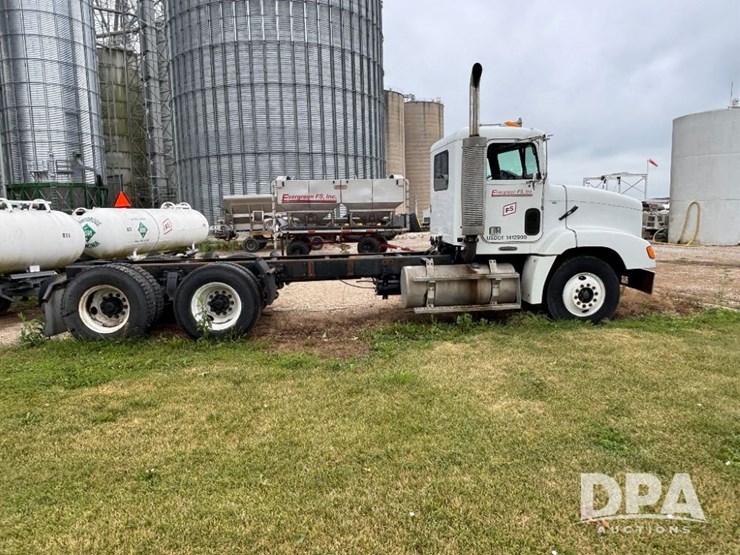2000-freightliner-truck-(gp11021,-unit-398)-image-7