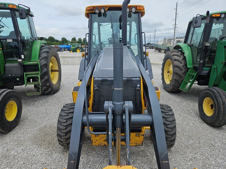2018-deere-310l-image-4