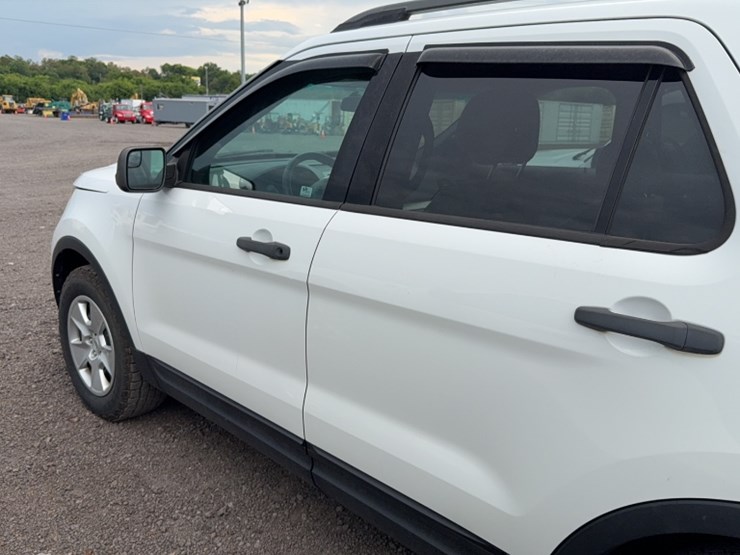 2013-ford-explorer-image-12