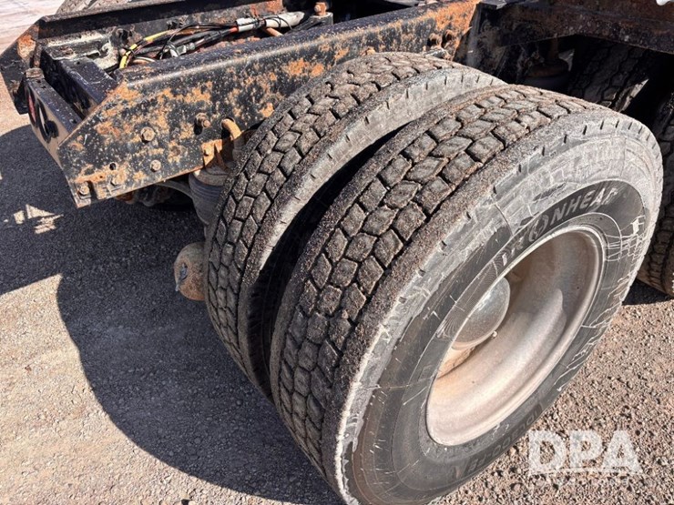 2000-kenworth-t800-image-41